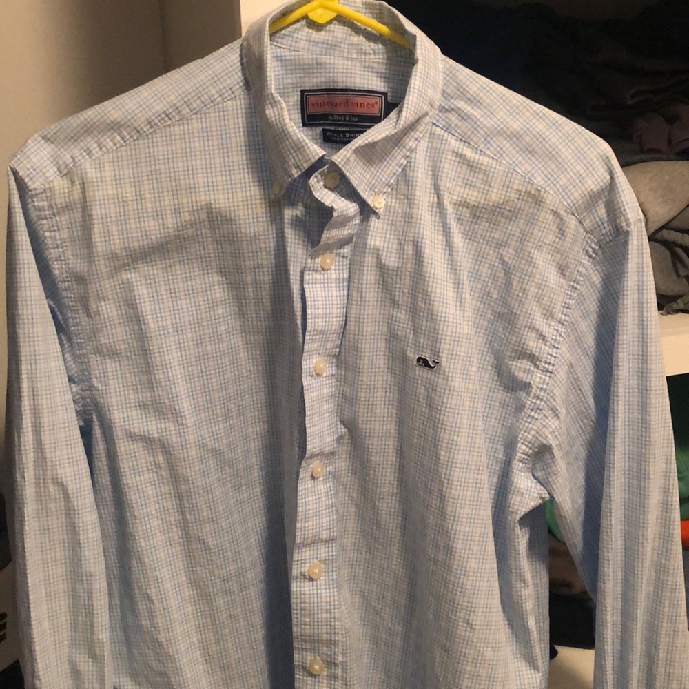 Vineyard vines longsleeve button-down shirt.